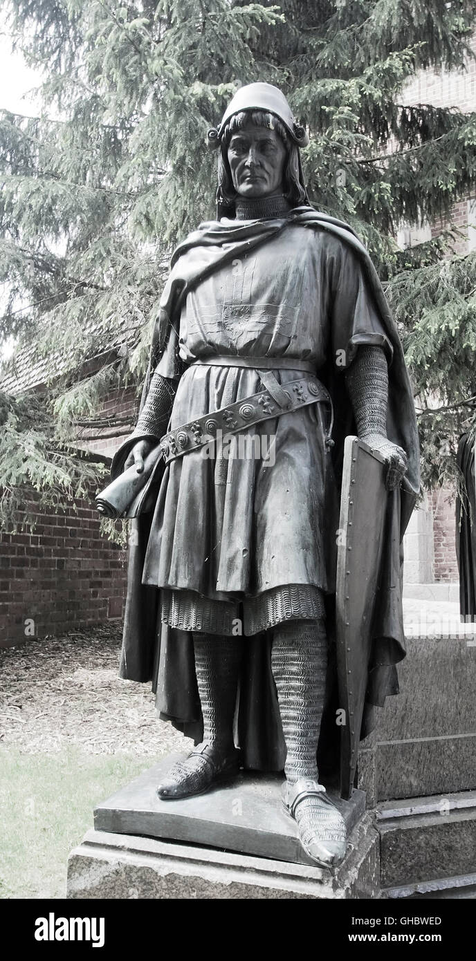 Eine Statue eines der Hochmeister des Deutschen Ordens. Marienburg. Polen Stockfoto