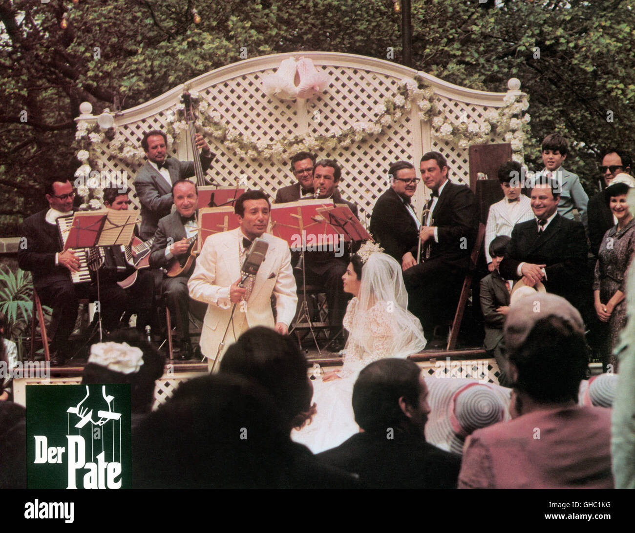 DER PATE der Paten USA 1972 Francis Ford Coppola Auf der Hochzeit von Don Vito' s Tochter Connie (TALIA SHIRE) Sings der Berühmte Sänger Johnny Fontane (AL MARTINO). Stockfoto