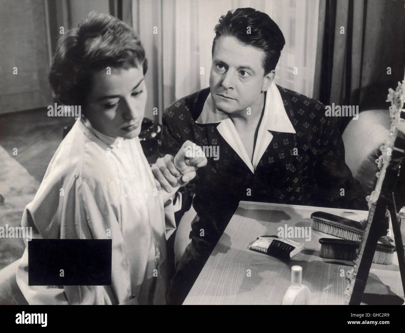 KOMMISSAR MAIGRET STELLT EINE FALLE Maigret neigen un Piege Frankreich/Italien 1957 Jean Delannoy ANNIE GIRARODT (Yvonne Maurin), JEAN DESAILLY (Marcel Maurin) Regie: Jean Delannoy aka. Maigret neigen un piege Stockfoto