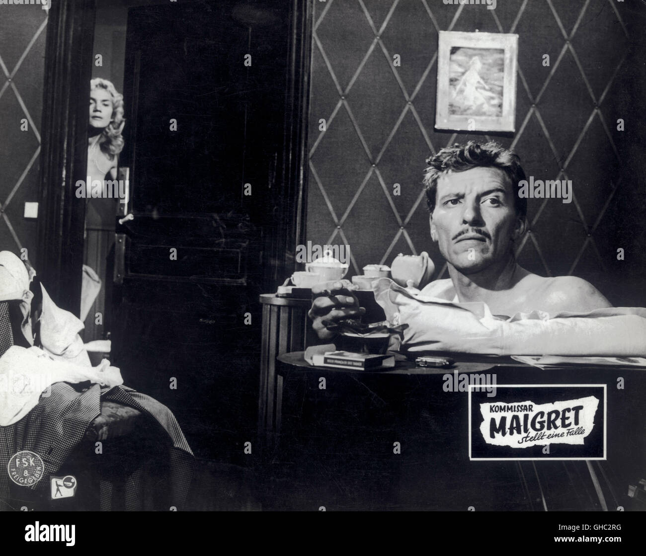 KOMMISSAR MAIGRET STELLT EINE FALLE Maigret neigen un Piege Frankreich/Italien 1957 Jean Delannoy JEAN DEBUCOURT (Guimart)-Regie: Jean Delannoy aka. Maigret neigen un piege Stockfoto