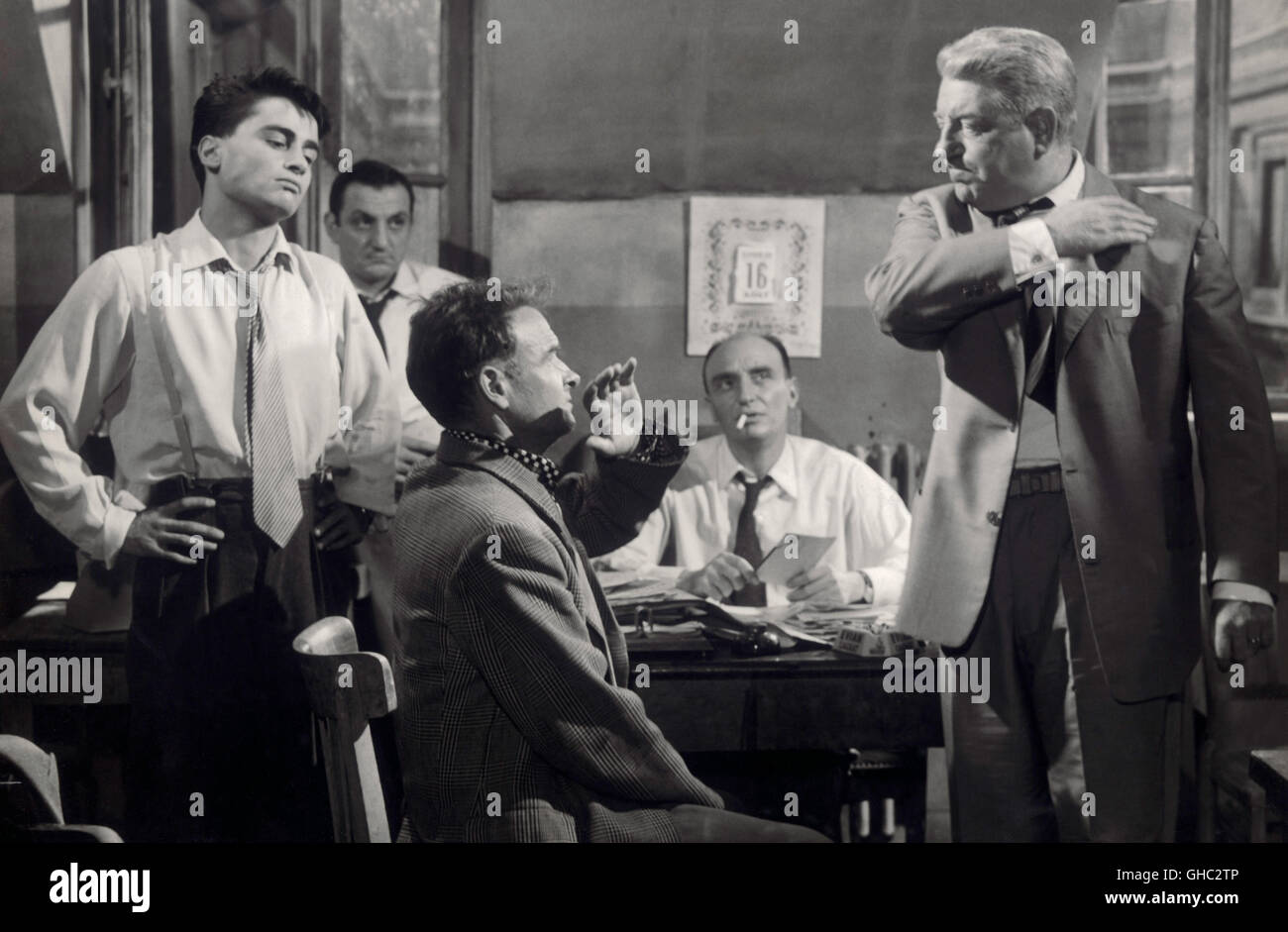 KOMMISSAR MAIGRET STELLT EINE FALLE Maigret neigen un Piege Frankreich/Italien 1957 Jean Delannoy Scene mit GUY DECOMBLE (Mazet), LINO VENTURA (Torrence), JEAN GABIN (Inspector Maigret) Regie: Jean Delannoy aka. Maigret neigen un piege Stockfoto