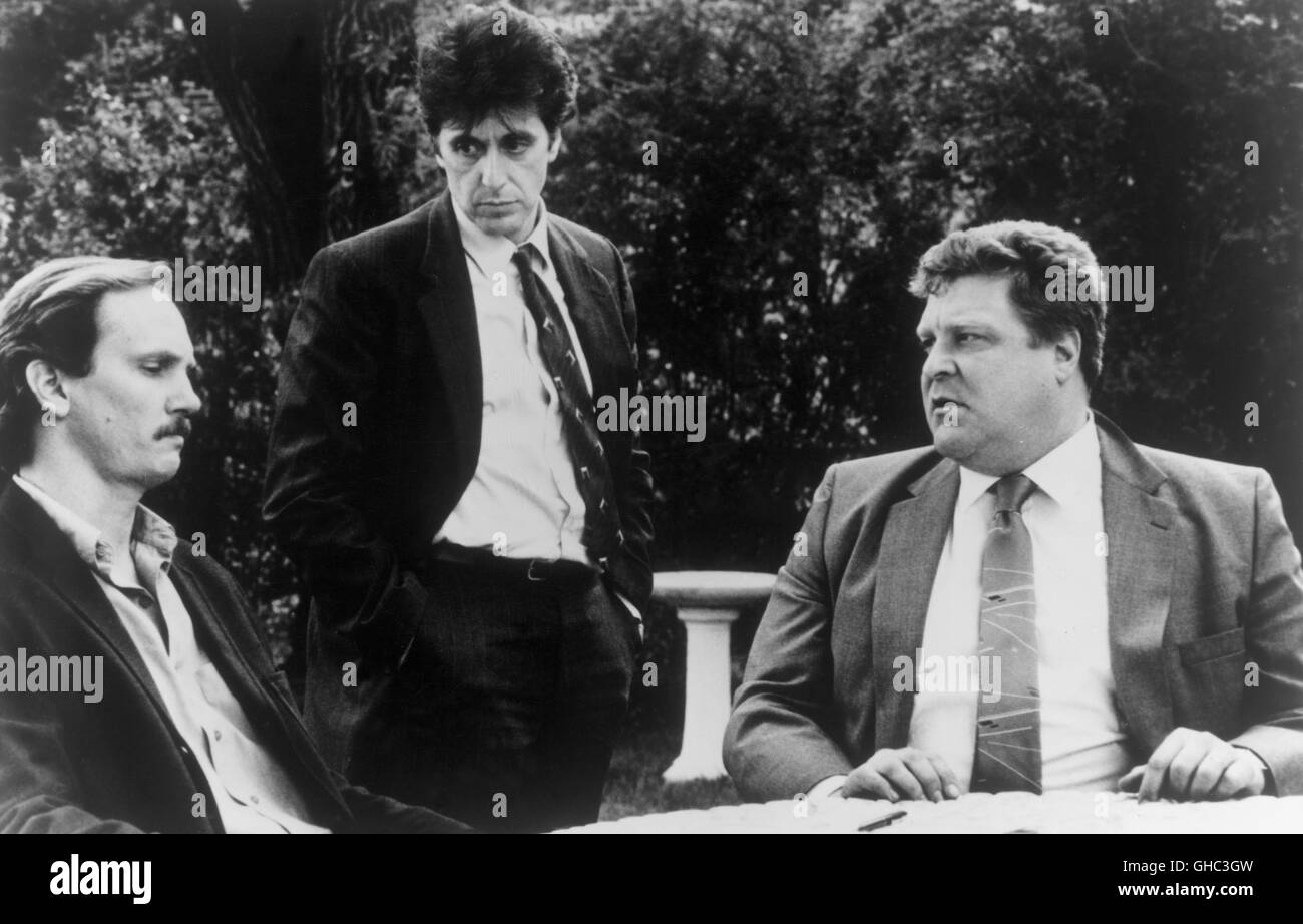 SEA OF LOVE USA 1989 Harold Becker Keller (AL PACINO) und Touhey (JOHN GOODMAN) Frage Raymond Brown (MICHAEL O'NEILL) über seine Estramarital aus Gewohnheiten. Regie: Harold Becker Stockfoto