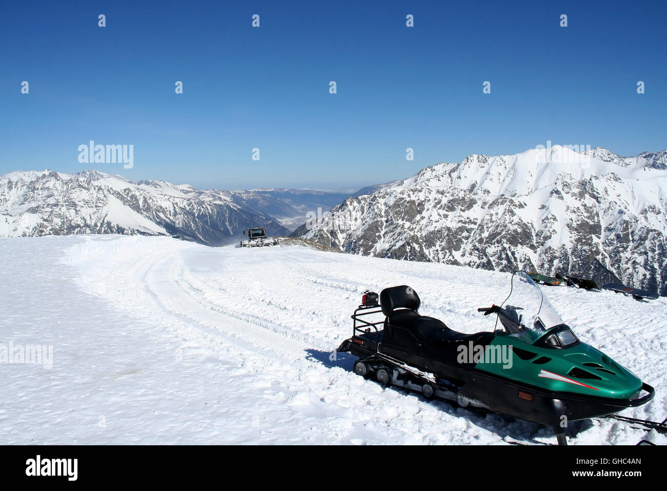 Motorschlitten In den Bergen des Kaukasus Stockfoto