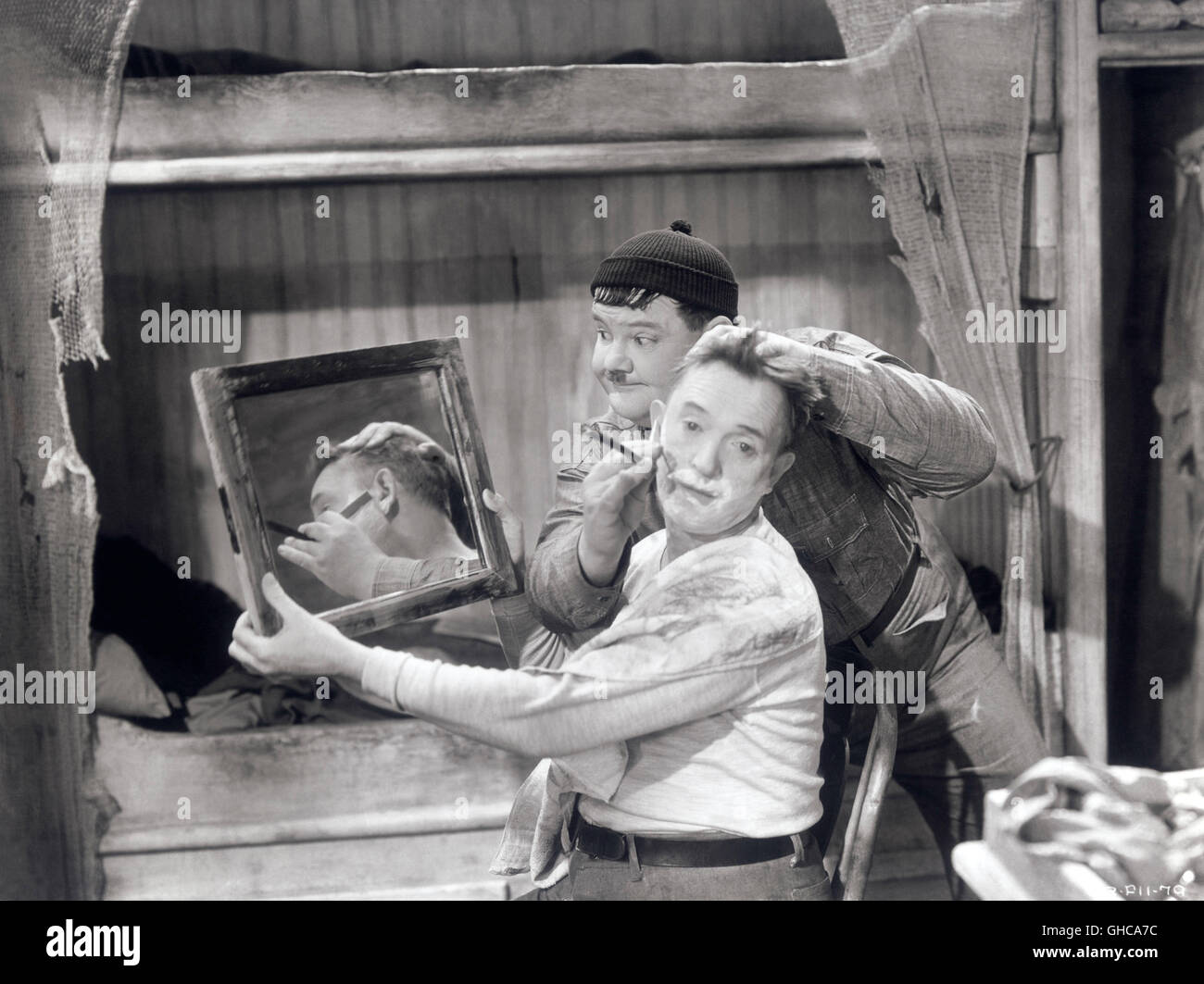 DIE verrückte Welt von LAUREL und HARDY USA 1967 A Zusammenstellung von Szenen aus dem Leben und die Filme der beiden Comics STAN LAUREL und OLIVER HARDY Stockfoto