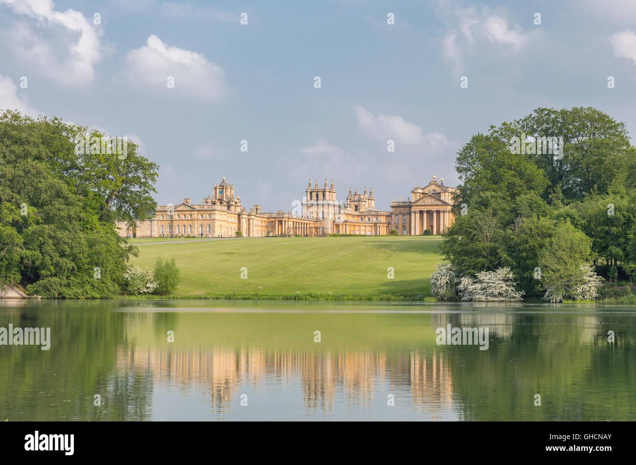 Blenheim Palace und seiner gepflegten Parklandschaft, Woodstock, Oxfordshire, England, UK Stockfoto