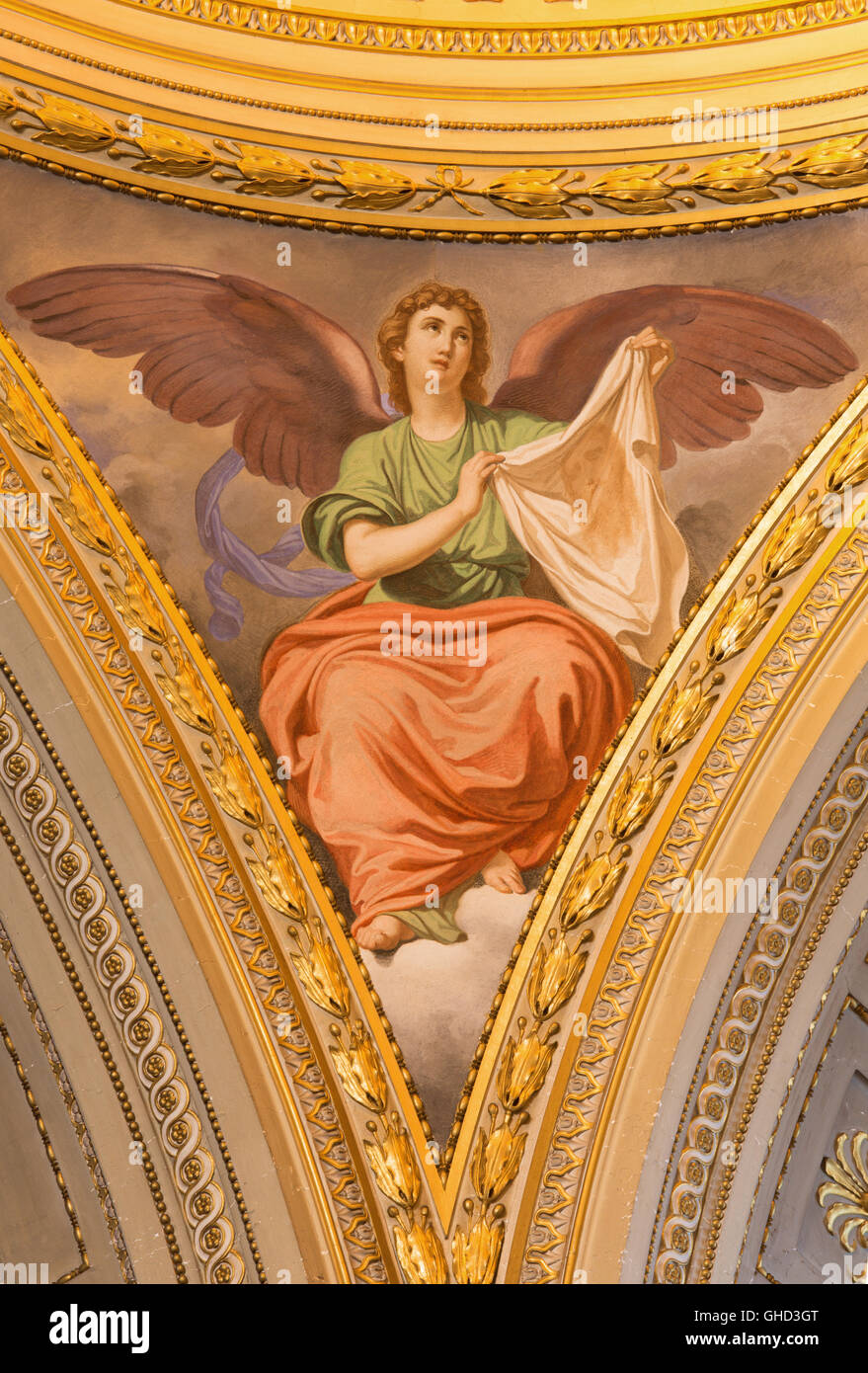 Rom, Italien, 2016: Symbolische Fresko der Engel mit dem Schleier von Veronica (Sudarium) in der Kirche Basilica di Santi Giovanni e Paolo Stockfoto