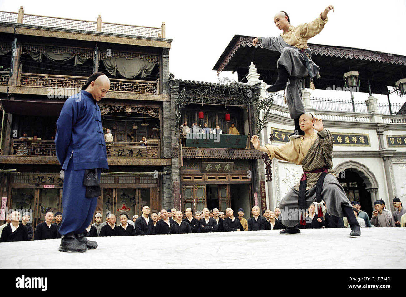 FEARLESS Huo Yuan Jia Hong Kong/USA 2006 Ronny Yu Action-Szene: Auf seit Weg Zum Besten Kämpfer Nimmt es Huo Yuanjia (JET LI) Sogar Mit Mehreren Gegnern Auf Einmal Auf. Regie: Ronny Yu aka. Huo Yuan Jia Stockfoto