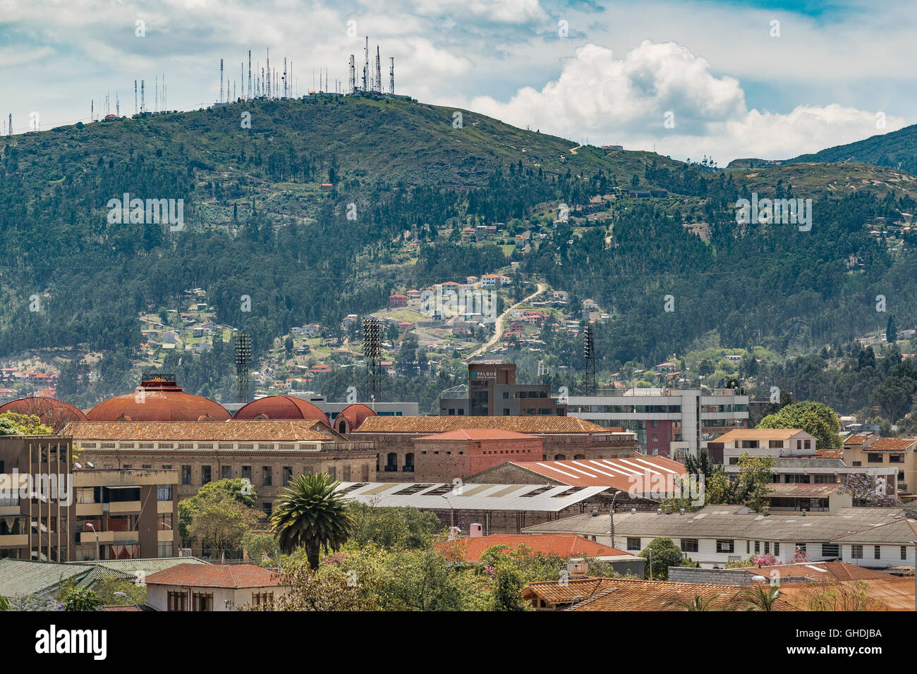 CUENCA, ECUADOR, NOVEMBER - 2015 - Luftbild von eleganten Stil eklektischen Altbauten in Cuenca, Ecuador. Stockfoto