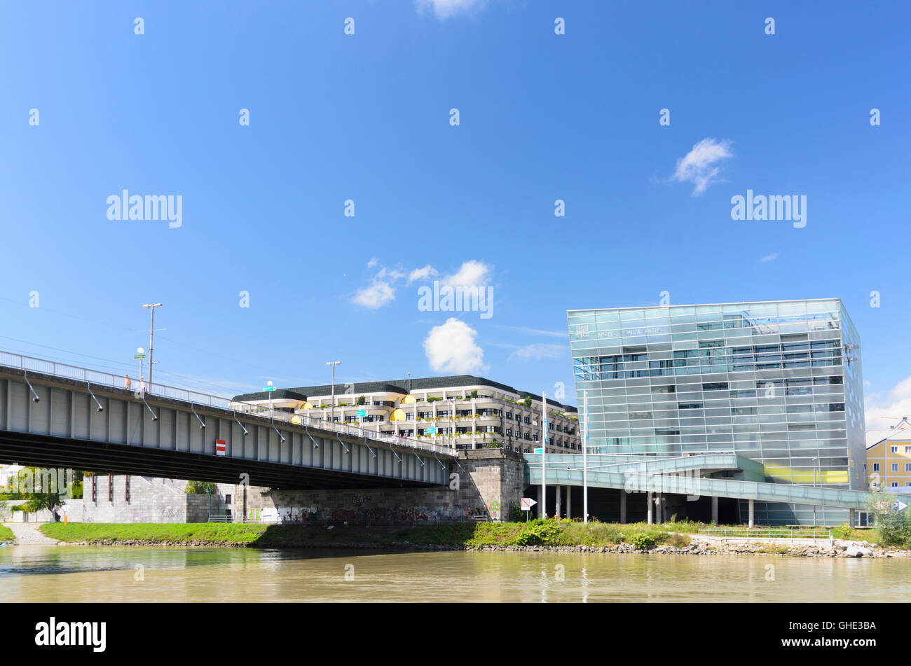 Linz: neues Rathaus, Nibelungen Brücke über die Donau und das Ars Electronica Center, Österreich, Oberösterreich, Oberösterreich, Stockfoto