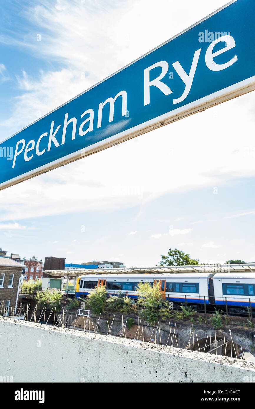 Peckham Rye Bahnhof Bahnsteig, Hochbau, South East London, England, UK Stockfoto