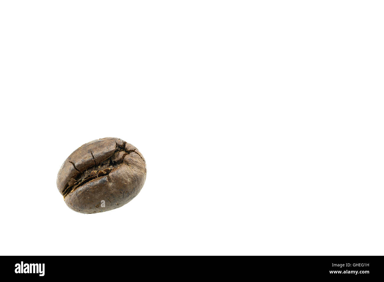 Nahaufnahme der Kaffeebohne, isoliert auf weiss. Stockfoto