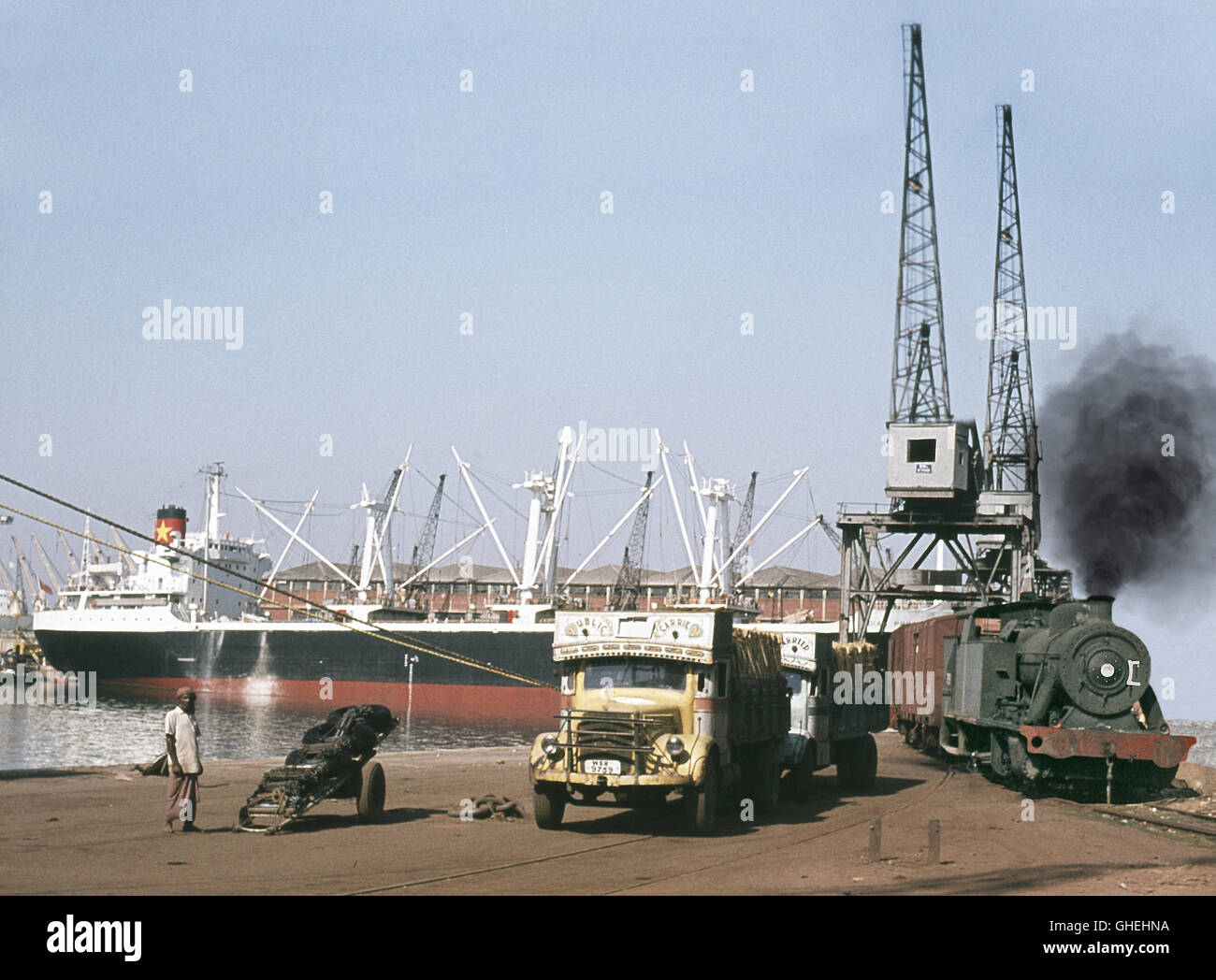 Eine Szene auf dem Netz von Kalkutta Portvertrauen mit einer dieser Organisationen fünfundvierzig 0-6-2Ts, Dezember 1976. Stockfoto