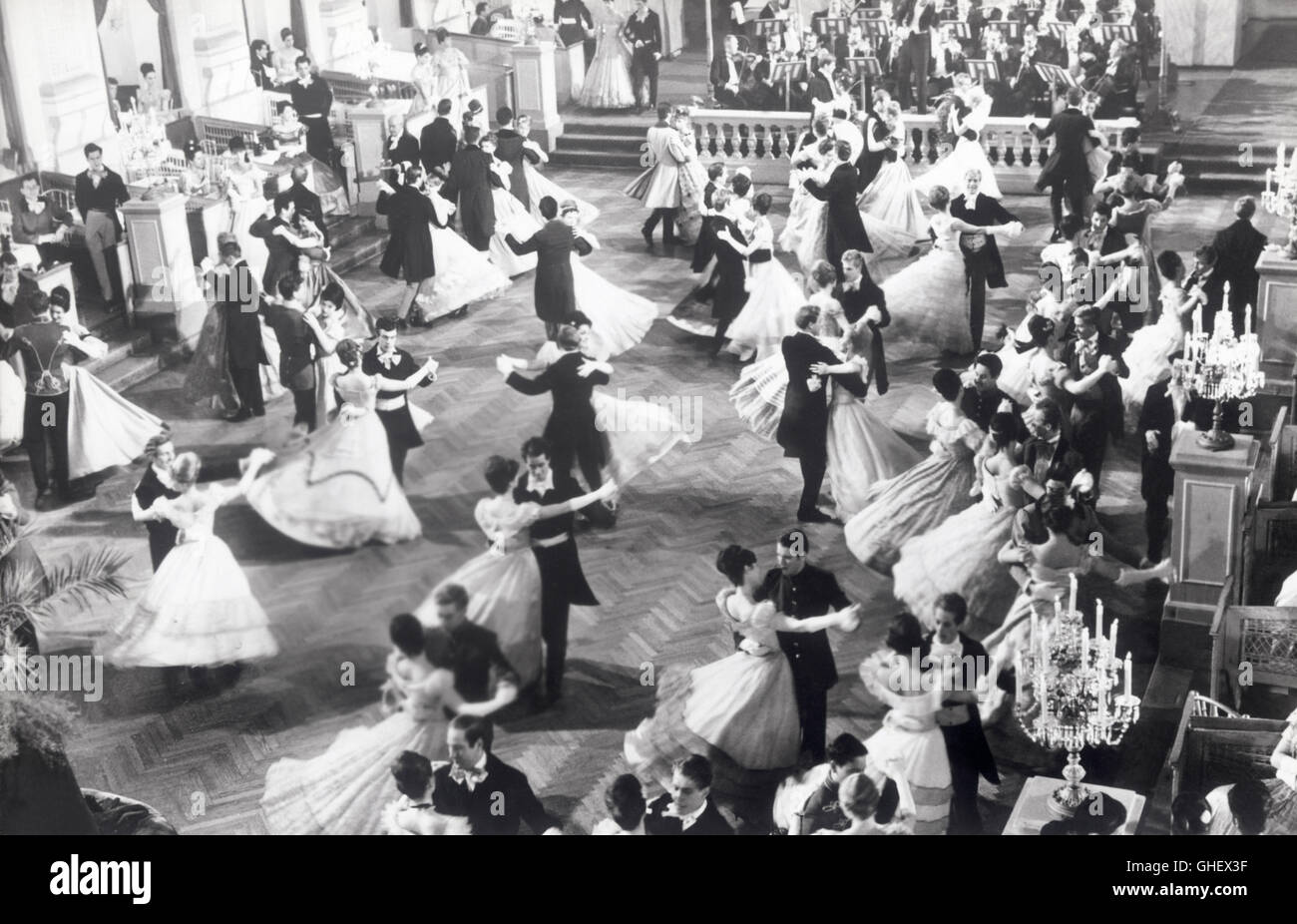 DER Walzer König USA/Österreich 1963 Steve Previn Wiener Walzer tanzen Paare in einen Ballsaal. Regie: Steve Previn Stockfoto
