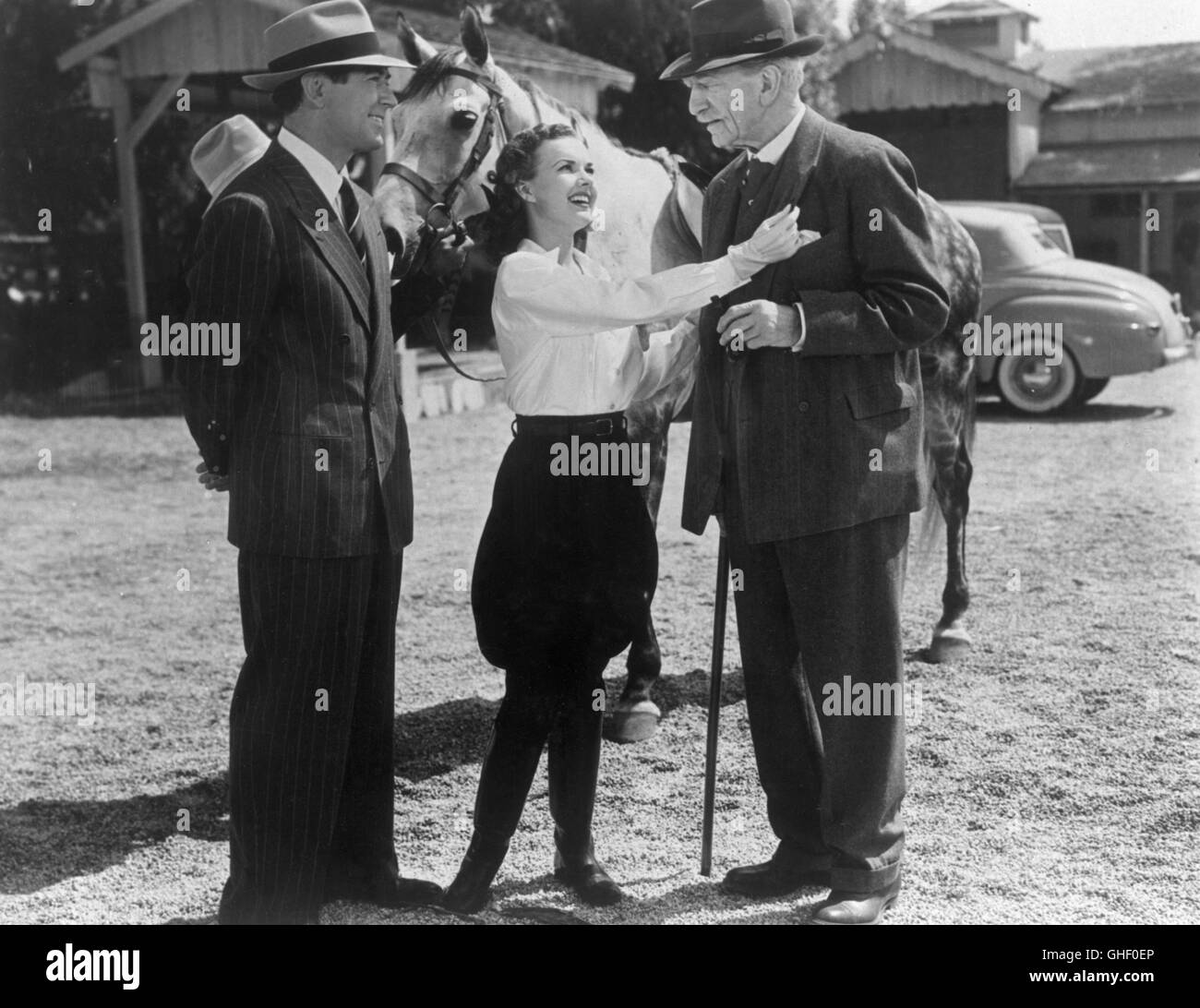 FOREVER YOURS USA 1945 William Nigh CONRAD NAGEL, GALE STORM, C. AUBREY SMITH und Pferd (Hintergrund) Regie: William Nigh Stockfoto