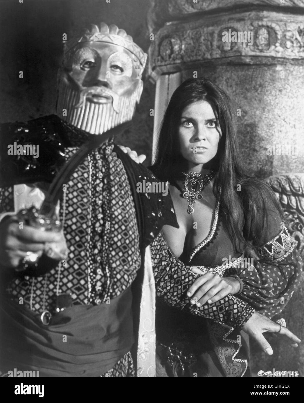 DIE GOLDEN VOYAGE OF SINBAD UK/USA 1974 Gordon Hessler DOUGLAS WILMER als Wesir mit Maske, CAROLINE MUNRO als Margiana Regie: Gordon Hessler Stockfoto