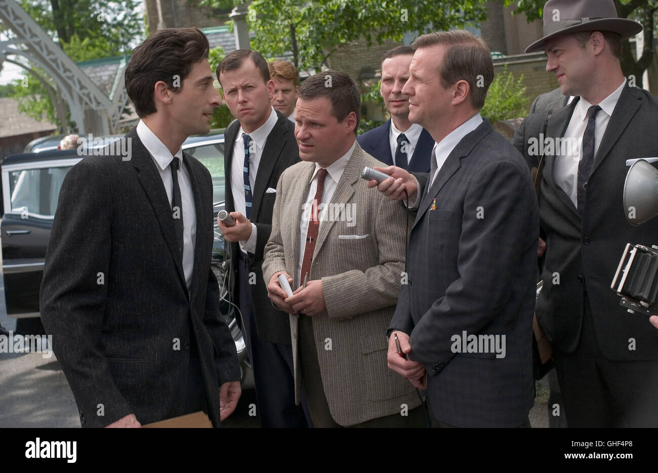 HOLLYWOODLAND USA 2006 Allen Coulter Louis Simo (ADRIEN BRODY), links in einer Szene mit Pressmens. Regie: Allen Coulter Stockfoto