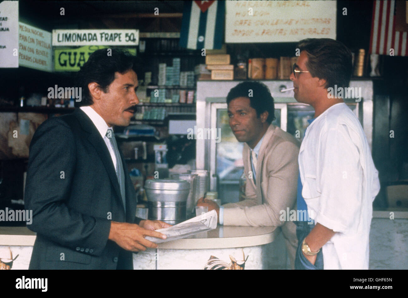 EDWARD JAMES OLMOS (* 24. Februar 1947 in Los Angeles, Kalifornien, USA) ist Ein U.S.-Amerikanischer Schauspieler Mexikanischer Abstammung. Er Arbeitete Auch als Regisseur Und Standardwerk. Edward James Olmos, US-amerikanischer Schauspieler, Regisseur und Produzent. Geburtstag: 24. Febr. 2007-60 ". Bild: Edward James Olmos, Philip, Don Johnson in "Miami Vice", TV-Serie (1984-1989). Stockfoto