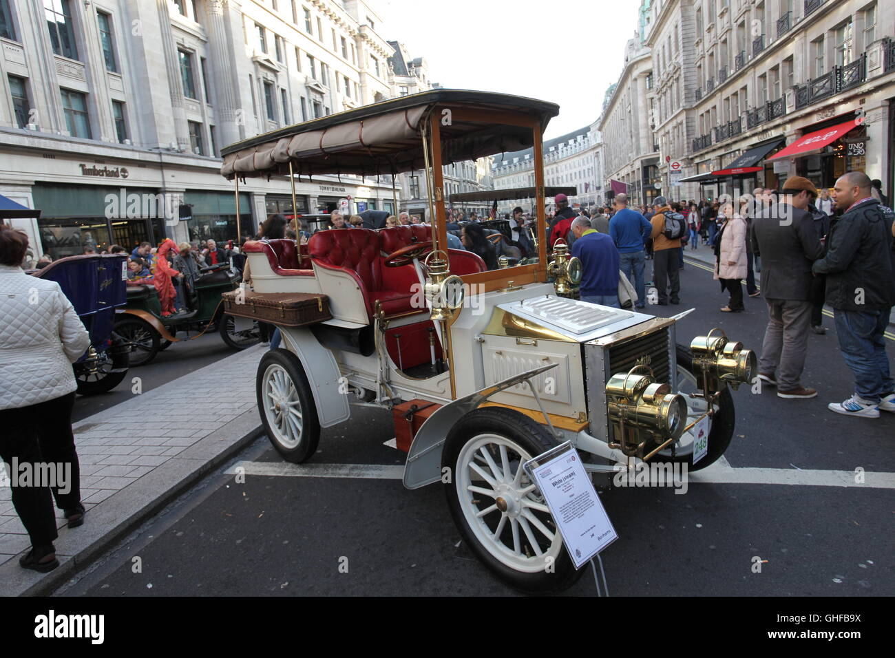 Weißen Dampf gemacht im Jahre 1903 auf dem Display an der Regent Street Motor Show vor der London, Brighton Veteran Car Run 2015, London. Stockfoto