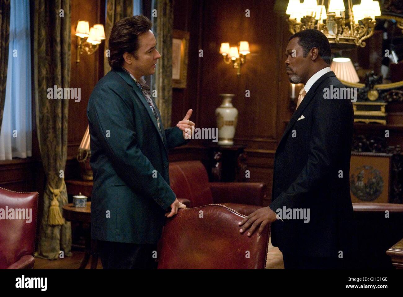 Zimmer 1408 / JOHN CUSACK (Mike Enslin) und Samuel (Herr Olin) Regie: Mikael Hafström aka. 1408 Stockfoto