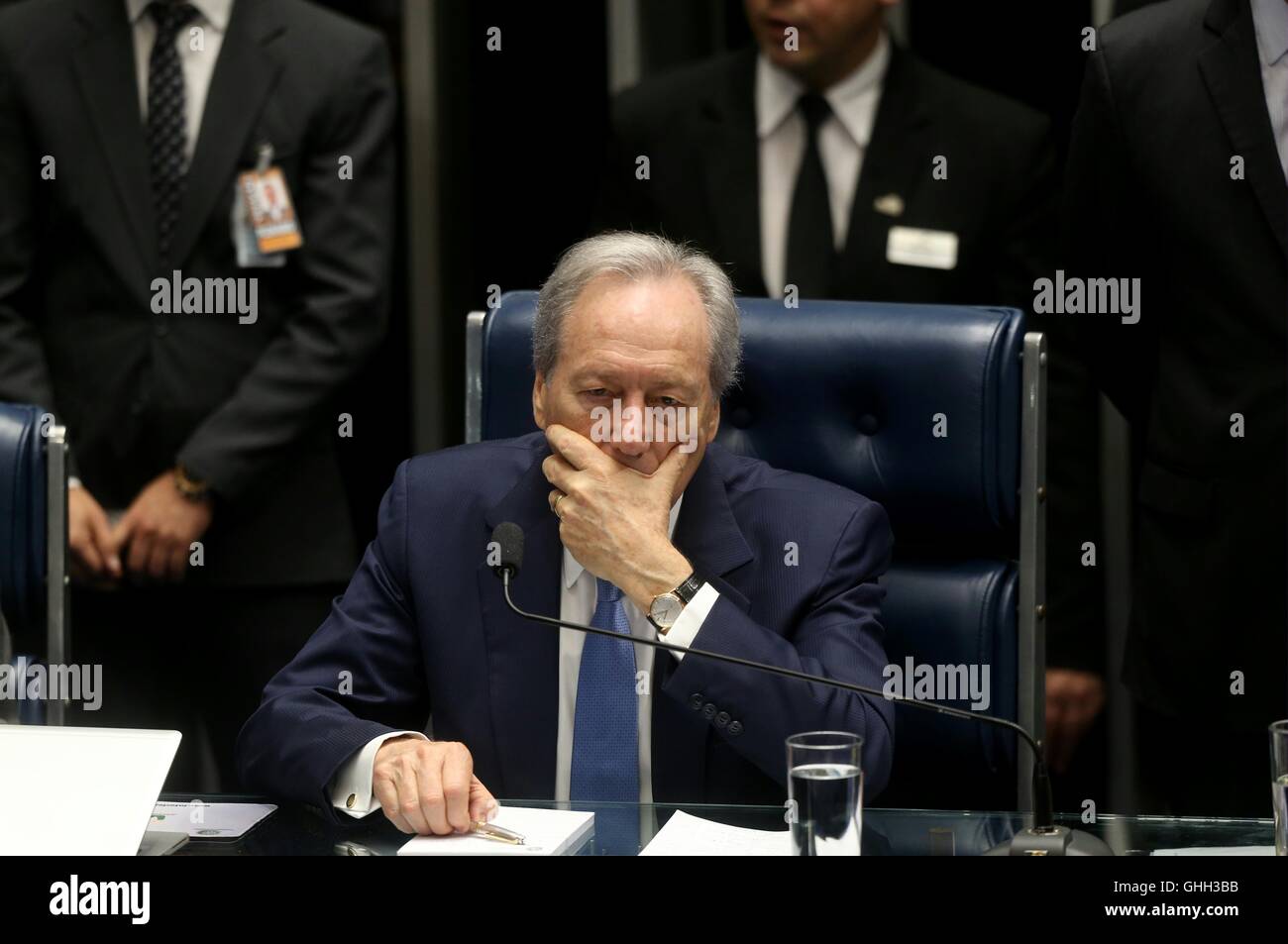 Brasilia. 9. August 2016. Präsident des brasilianischen Supreme Court Ricardo Lewandowski besucht eine Sitzung des brasilianischen Senats in Brasilia am 9. August 2016. Brasiliens Senat am Dienstag fing an, einen Bericht zu analysieren, der Amtsenthebung von suspendierten Präsidentin Dilma Rousseff wegen angeblicher steuerliche Unregelmäßigkeiten begünstigt. Wenn der Bericht angenommen wird, wird die Präsidentschaft Ende August Rousseff entfernt werden. Bildnachweis: AGENCIA ESTADO/Xinhua/Alamy Live-Nachrichten Stockfoto