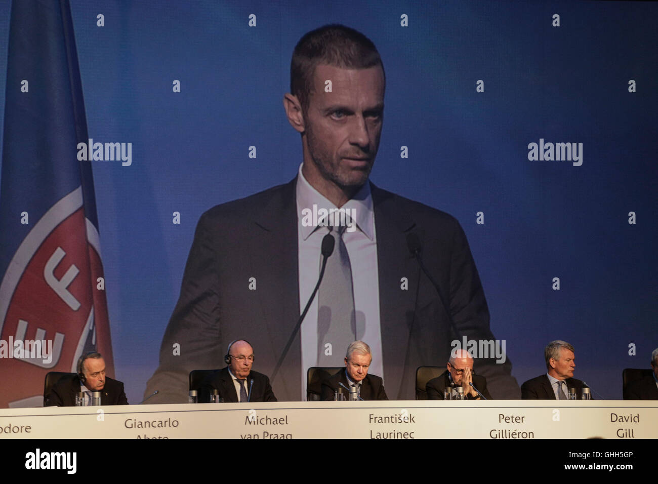 Athen, Griechenland. 14. Sep, 2016. Aleksander Ceferin, Kandidat für das Präsidentenamt der UEFA hält Rede während der 12. UEFA außerordentlicher Kongress in Athen, am 14. September 2016. Foto: Sokrates Baltagiannis/Dpa/Alamy Live-Nachrichten Stockfoto