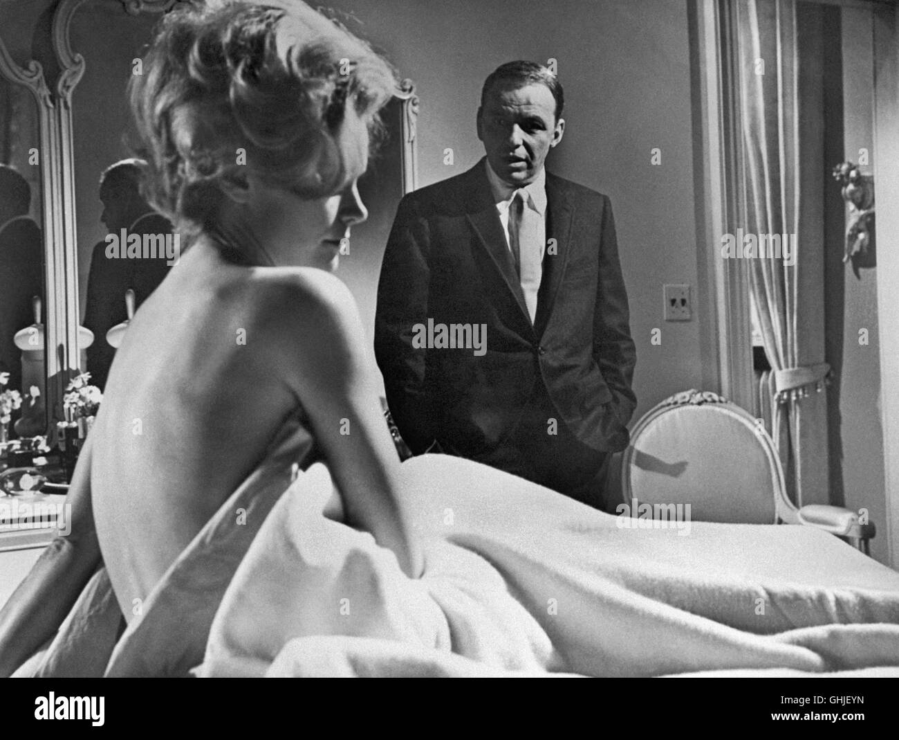 LEE REMICK (Karen Wagner Leland) und FRANK SINATRA (Detective Joe Leland) Regie: Gordon Douglas aka. Der Detektiv Stockfoto