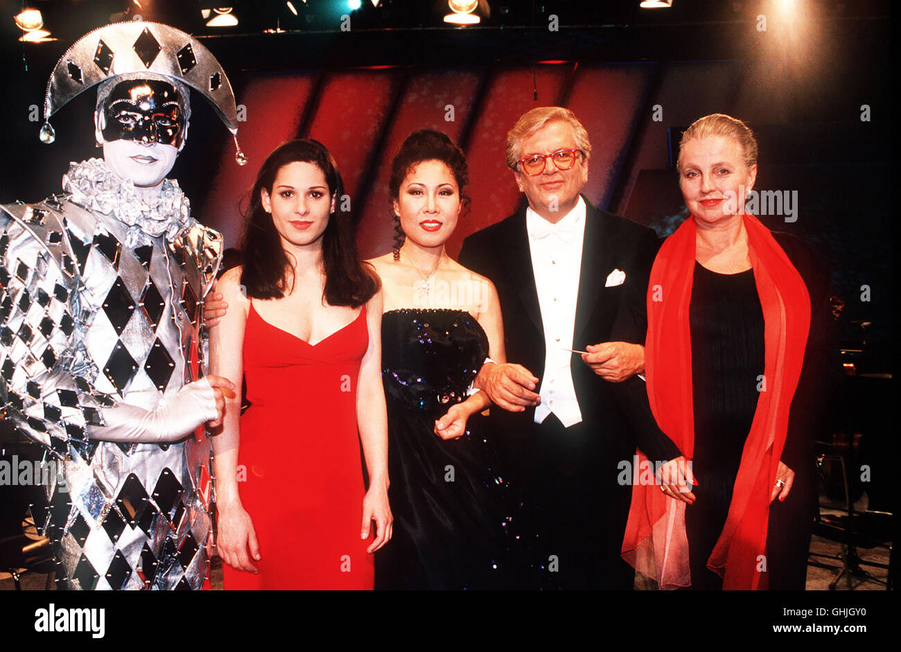 Foto: JUSTUS FRANTZ (2.v.r.) Mit SOPHIE MAUTNER (Klavier, 2.v.l.), HELLEN KWON (Sopran, M.) Und HANNA SCHYGULLA (R.). aka. Ein Abend Mit Justus Frantz Stockfoto