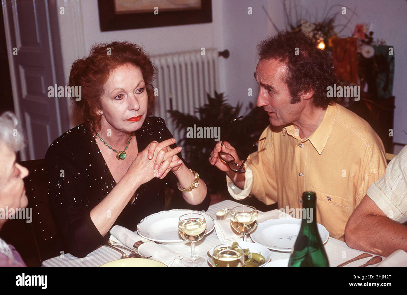 Oskar Nimmt Gisas Geburtstag Zum Anlaß, seine Trennung von IGV Bekannt Zu Geben... HEIDEMARIE ROHWEDER - Gisa FRITZ PETER SCHMIDLE - Oskar Künkel Regie: Anna Justice Stockfoto