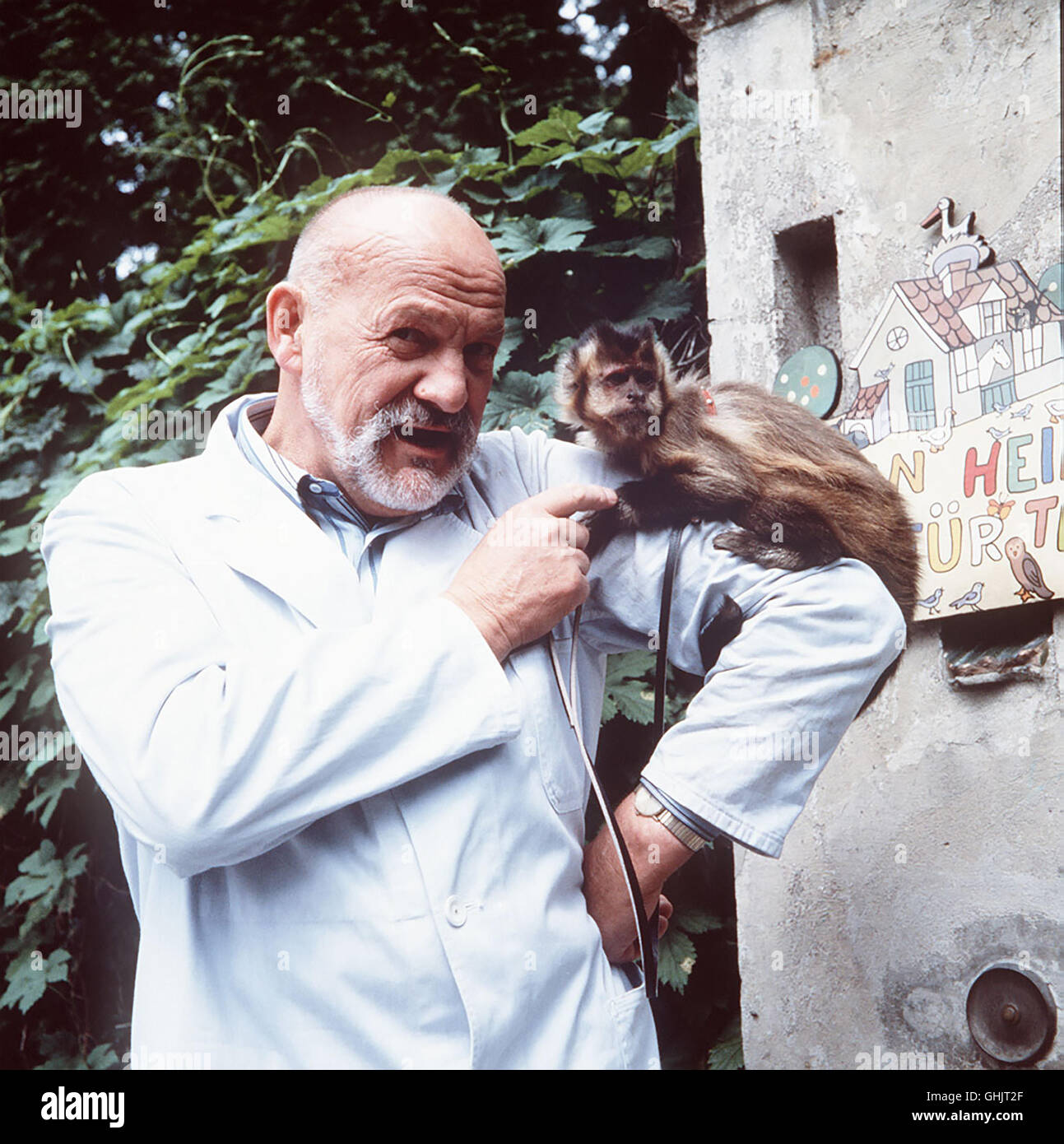 "Zirkus Safari" ist in der Stadt Und Willi Bayer (SIEGFRIED WISCHNEWSKI) Muß Sich um Einen Löwen Namens Caesar würde aka. Caesar Stockfoto