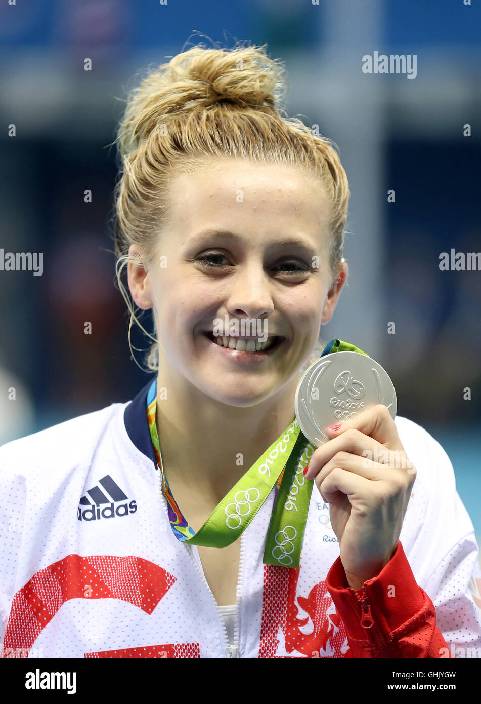 Großbritanniens Siobhan Marie-O'Connor mit ihrem silbernen Medaille nach der Frauen 200 m-einzelner Medley Finale im Olympiastadion Aquatics am vierten Tag der Olympischen Spiele in Rio, Brasilien. Stockfoto