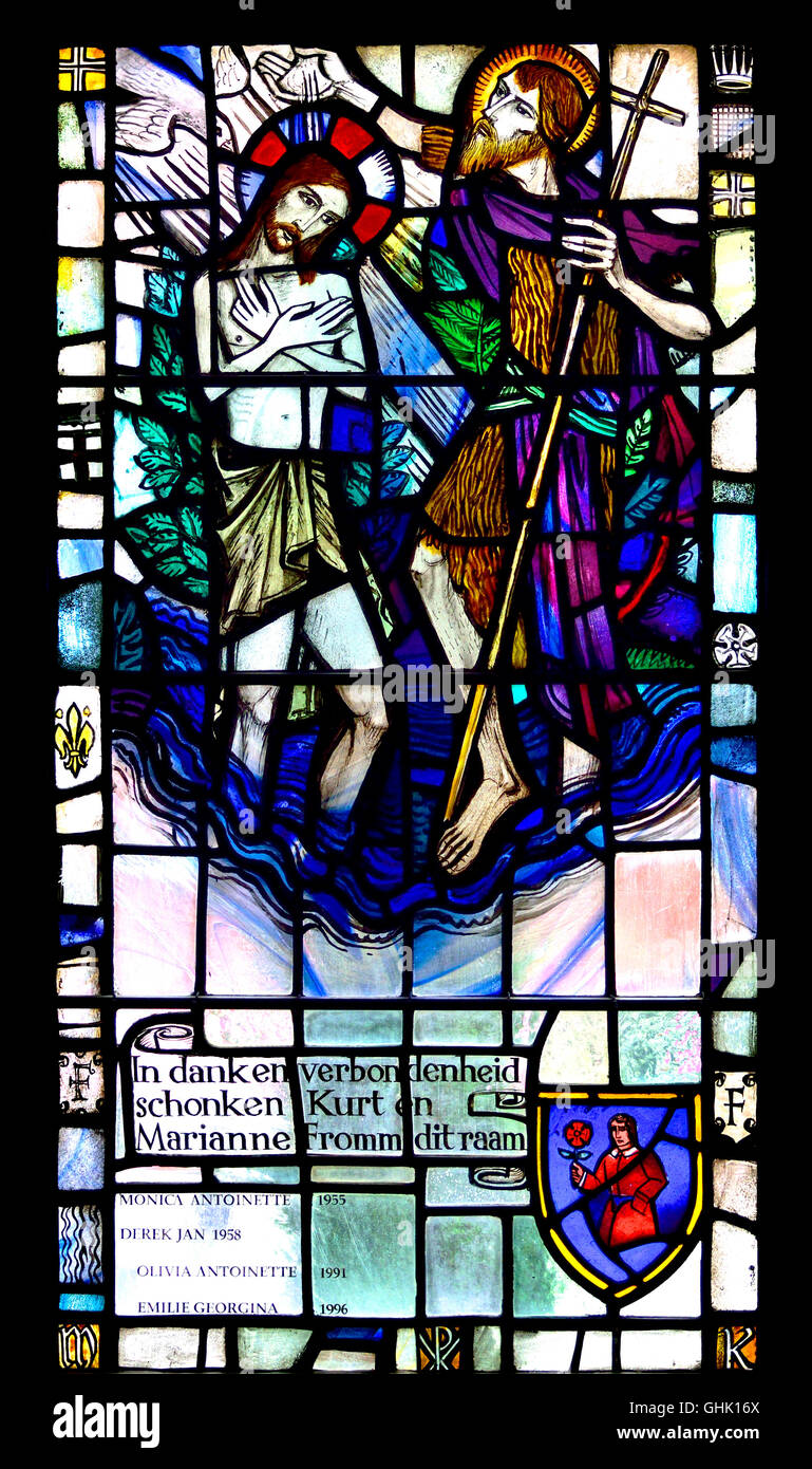 London, England, Vereinigtes Königreich. Dutch Church, Austin Friars (Nederlandse Kerk Londen) Glasfenster: Christus und Johannes der Täufer Stockfoto