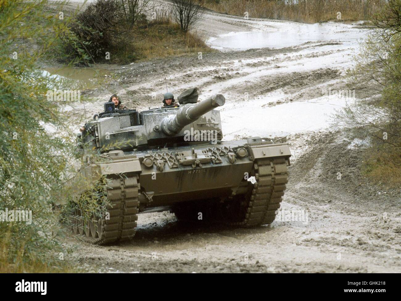 Schweizer Armee, Leopard 2-Panzer in Bewegung Stockfotografie - Alamy