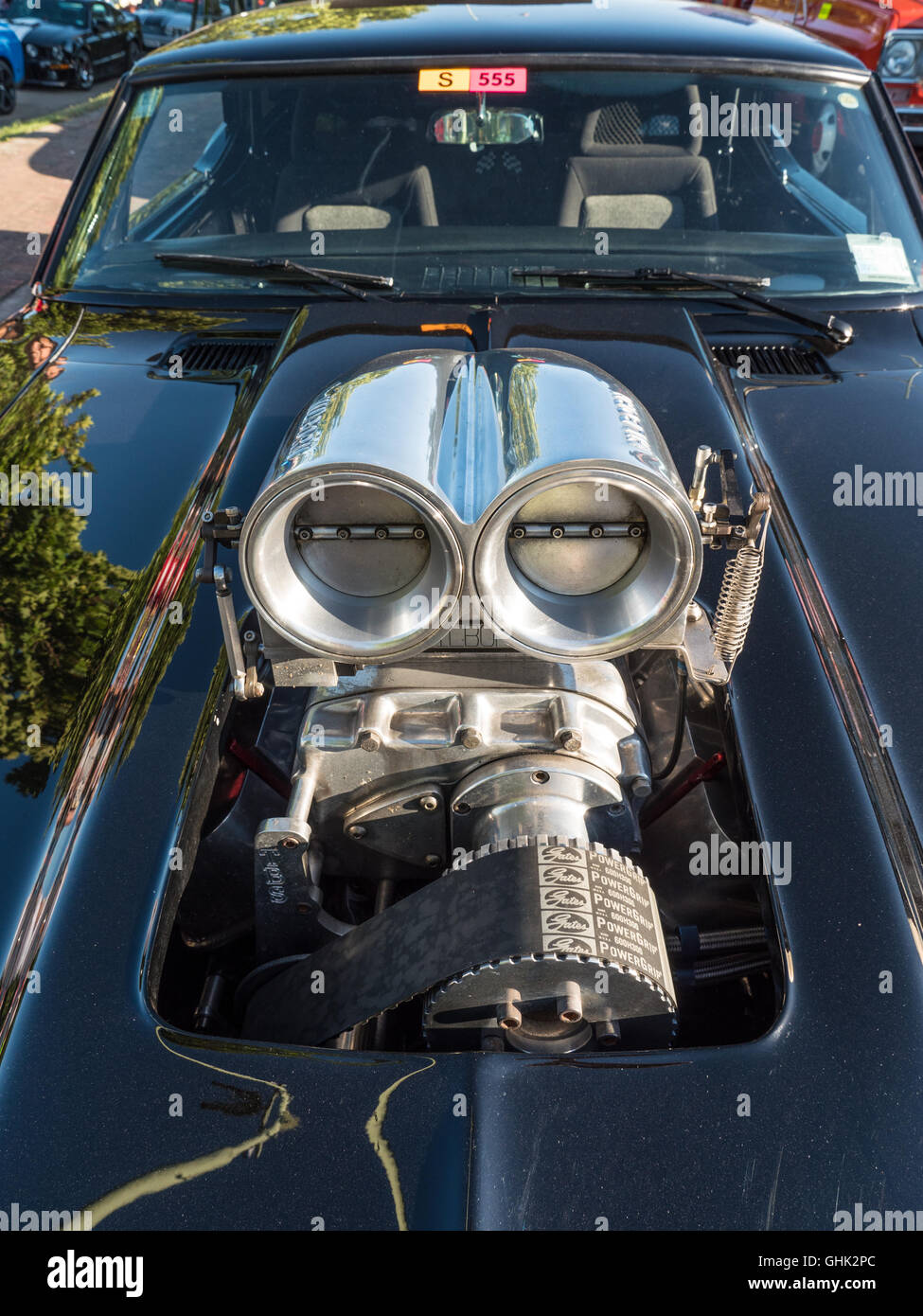 https://c8.alamy.com/compde/ghk2pc/amerikanisches-auto-kompressor-lufteinlass-am-americarna-classic-car-show-inglewood-neuseeland-ghk2pc.jpg