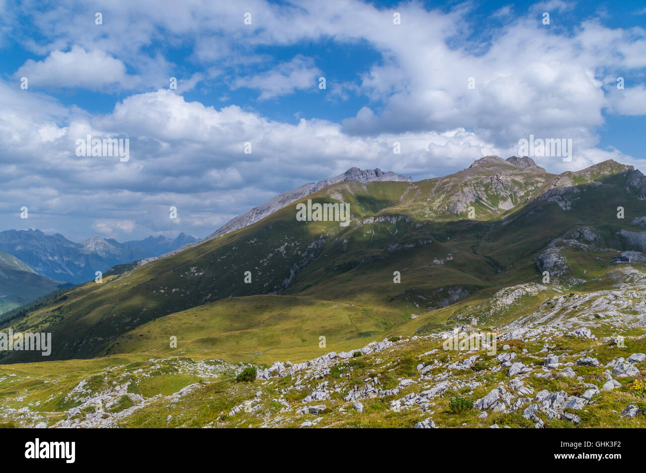 Schöne Berglandschaft in den Lechtaler Alpen mit Leutkircher Hütte, Nord-Tirol, Österreich Stockfoto