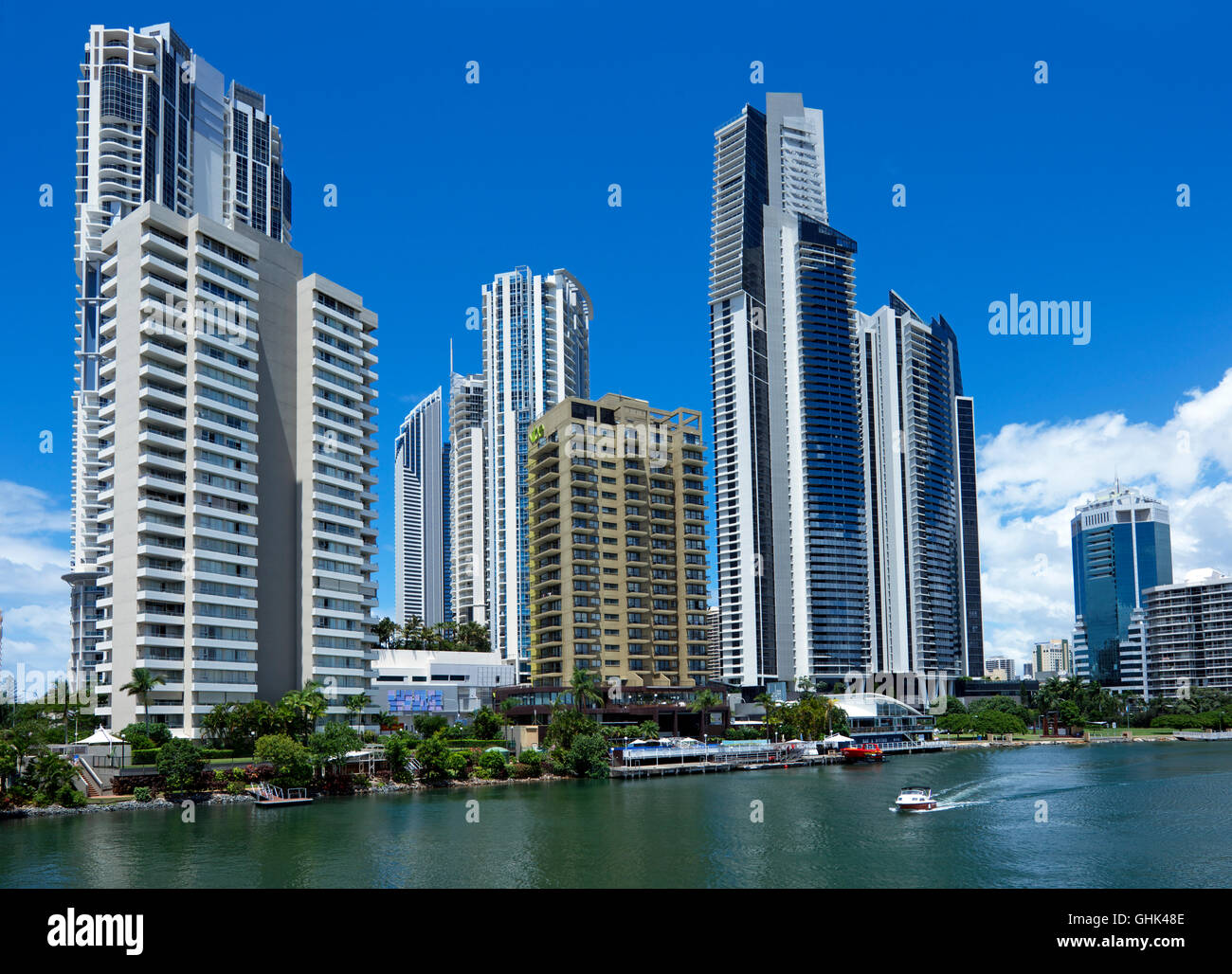 Moderne Wolkenkratzer Nerang River Surfer Paradies Gold Coast Queensland Australien Stockfoto