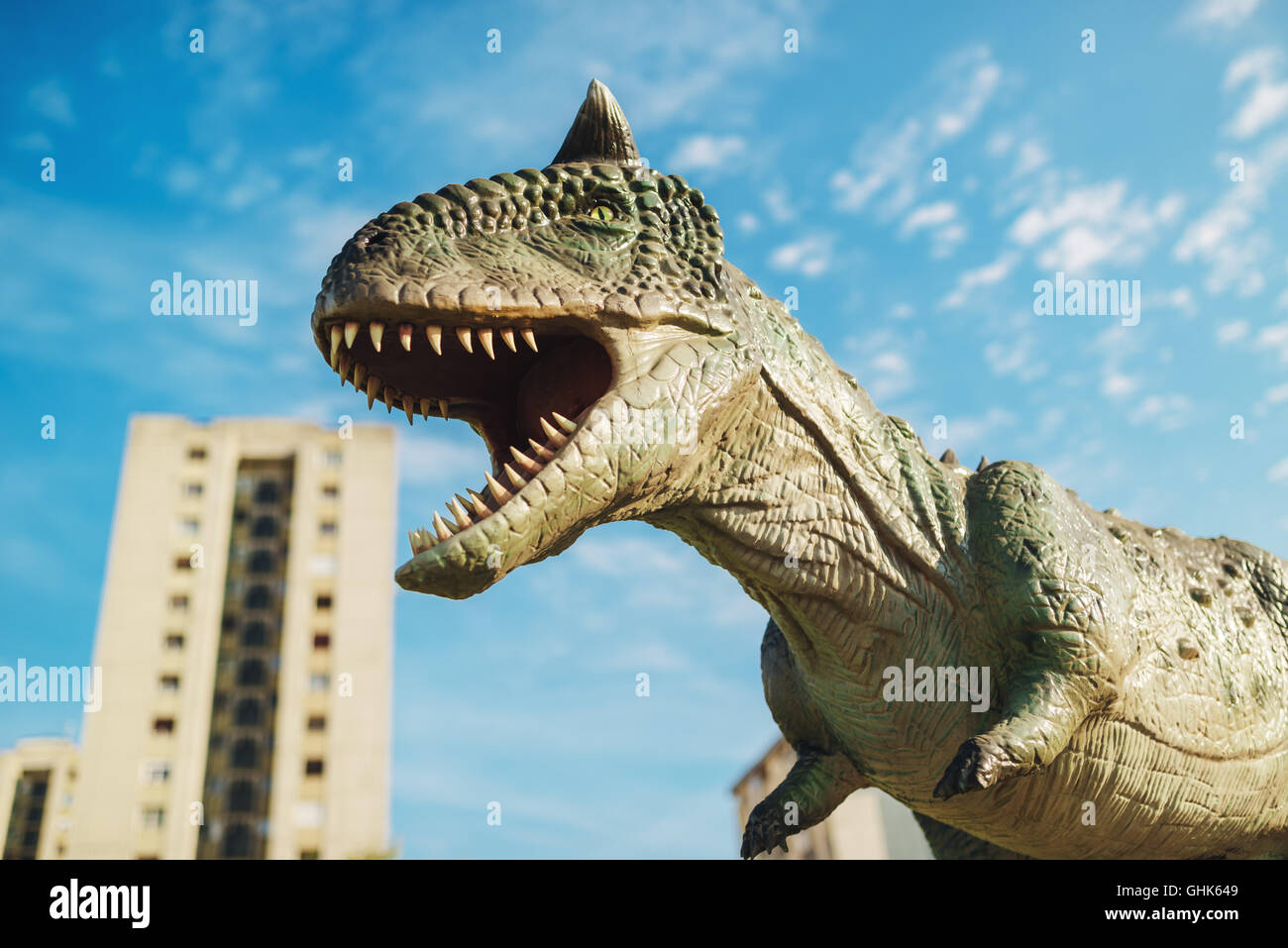 NOVI SAD, Serbien - 7. August 2016: Carnotaurus Life-Size-Model prähistorischen Tieres im Thema Entertainment Dino-Park Stockfoto