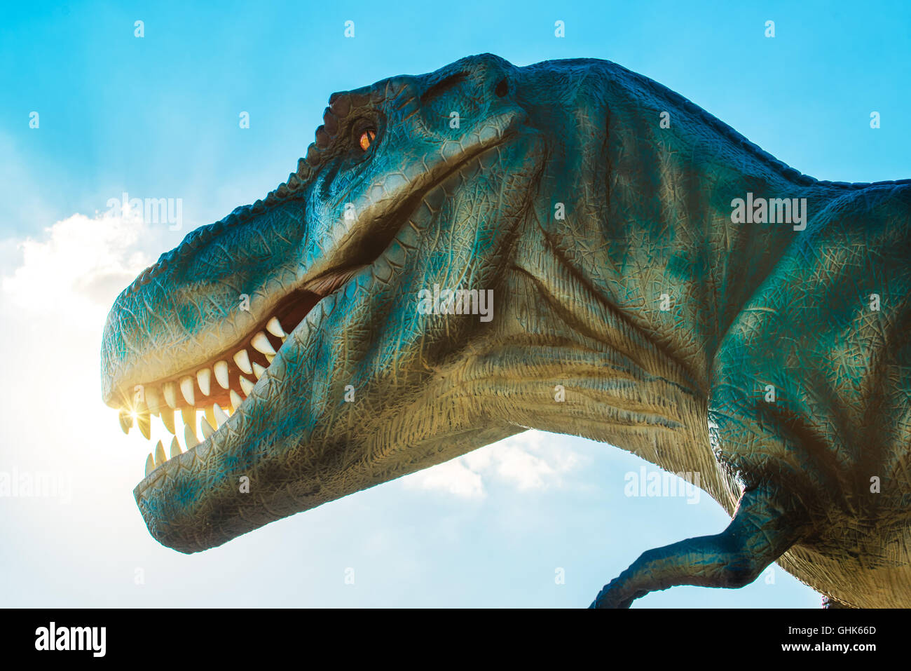 NOVI SAD, Serbien - 5. August 2016: Tyrannosaurus Leben Größe Modell des prähistorischen Tieres im Thema Entertainment Dino-Park. Stockfoto