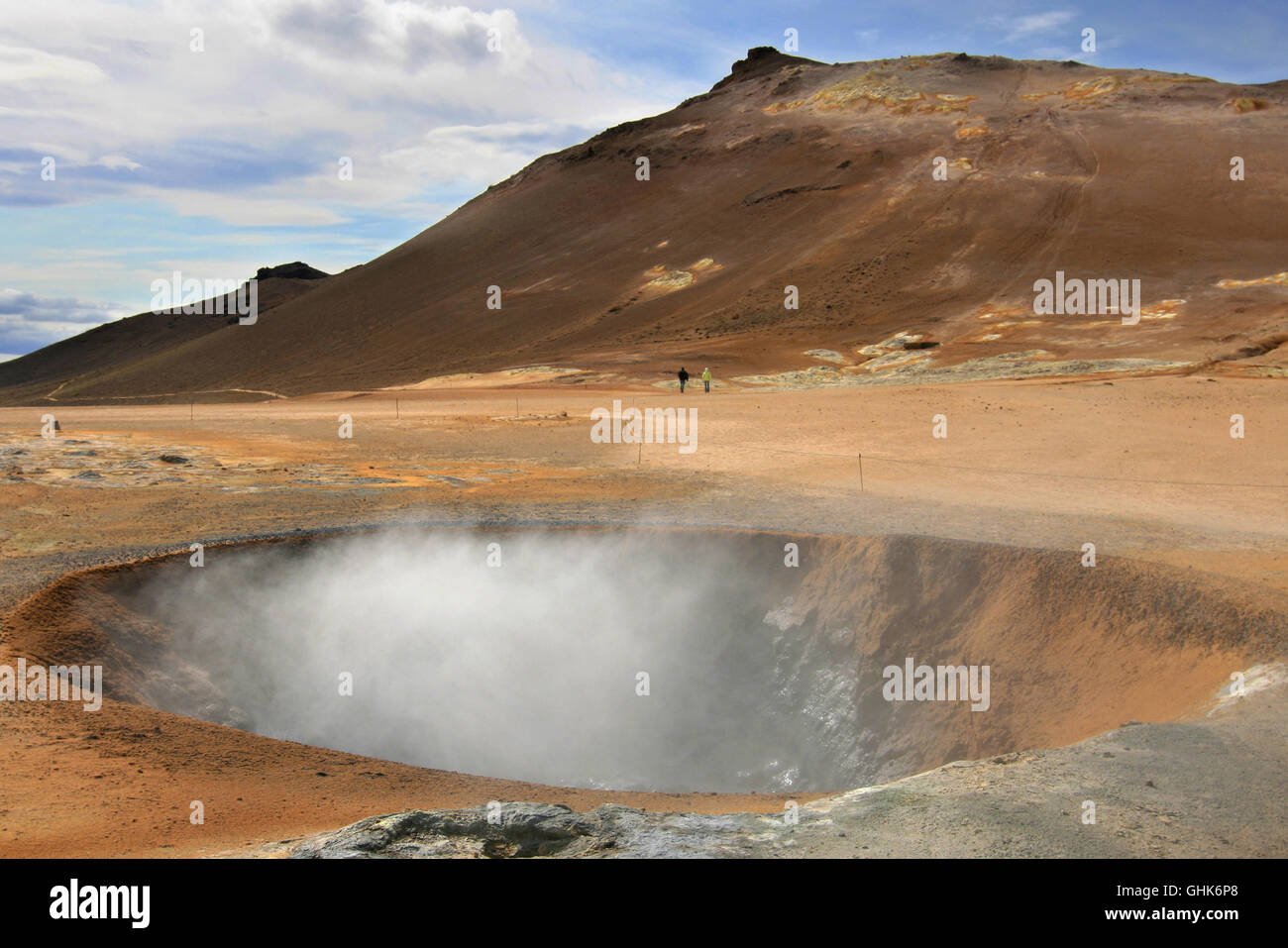 Krater in der heißen Quellen-Site von Hverarond, in der Nähe von Myvatn, Island. Stockfoto