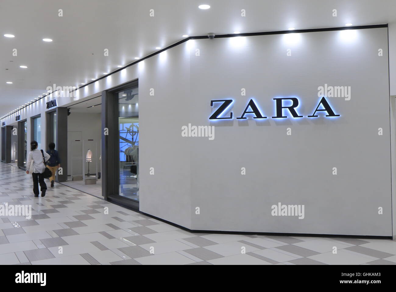 ZARA Shop spanische Kleidung und Accessoires Händler mit Sitz in Galicien  Spanien 1975 gegründet Stockfotografie - Alamy