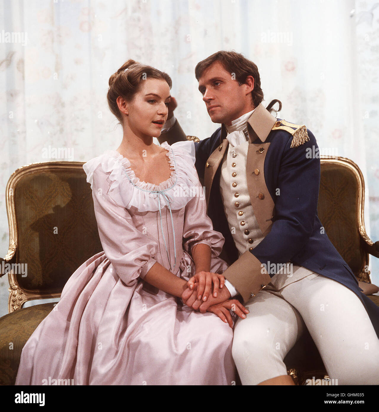 Statt Fernando Verläßt Seine Frau Cäcilie, Weggen Ringwaden Freiheitsdranges Und Seiner Suche Nach Neuem Glück, Das er Bei Stella Semesters. Doch Auch Stella Wird von Fernando Im Stich Gelassen... Bild: Stella (DIETLINDE TURBAN), Fernando (ROBERT ATZORN) Regie: Franz Josef Wild aka. Ein Schauspiel Für Liebende von J. W. von Goethe Stockfoto