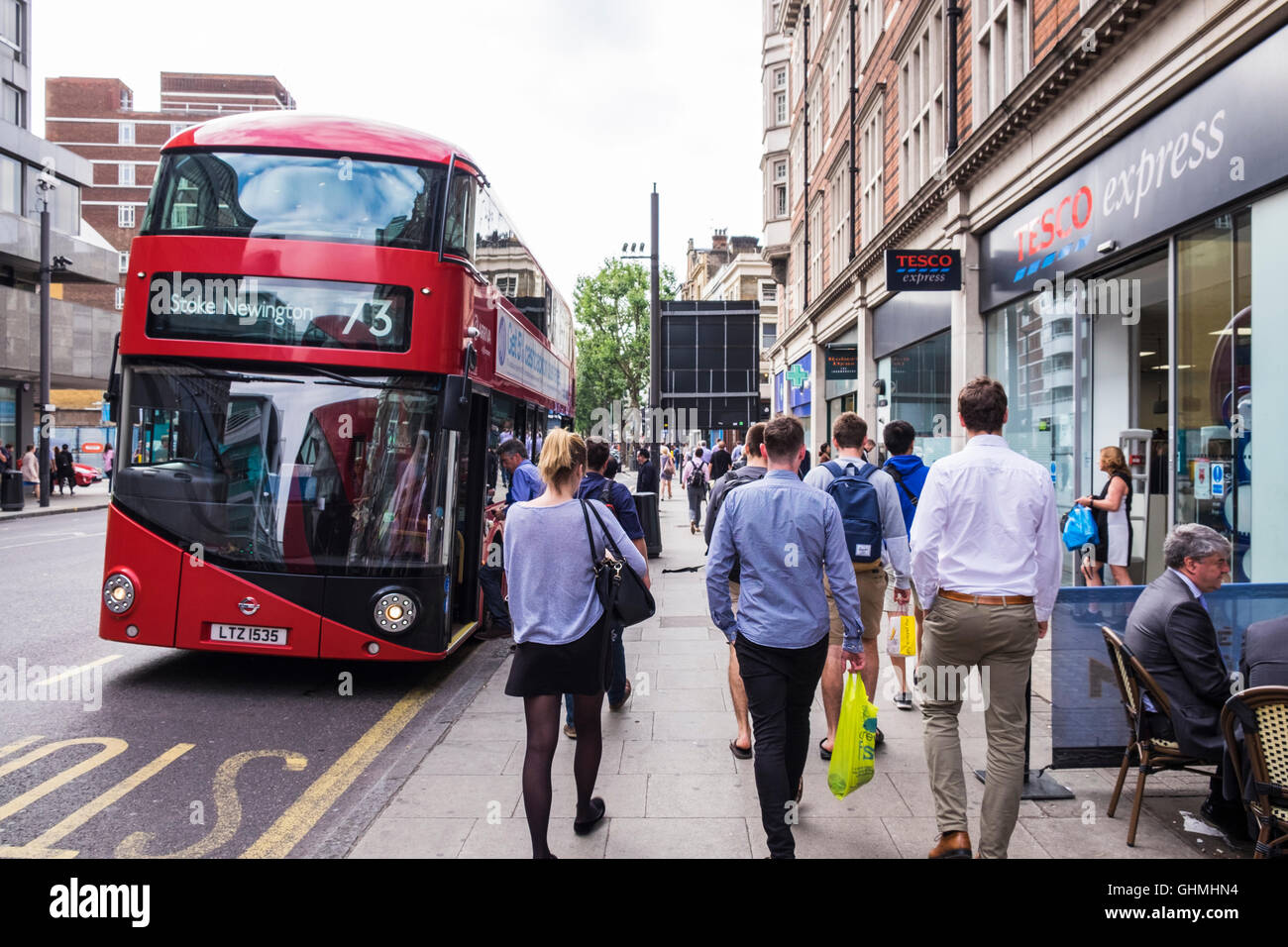 Morgen Pendler auf Tottenham Court Road, London, England, U.K Stockfoto