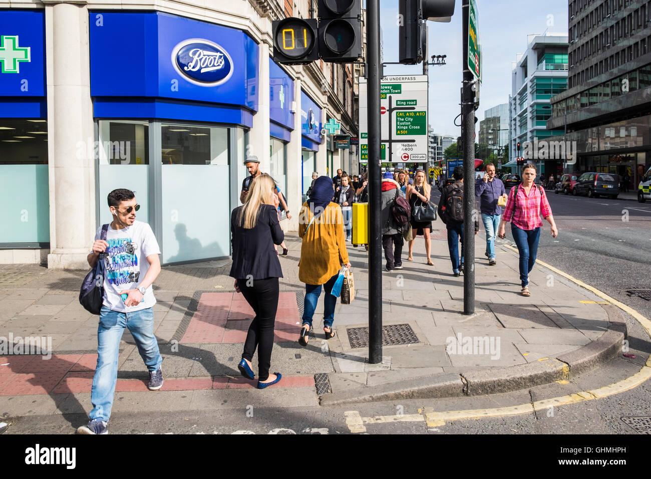 Morgen Pendler auf Tottenham Court Road, London, England, U.K Stockfoto