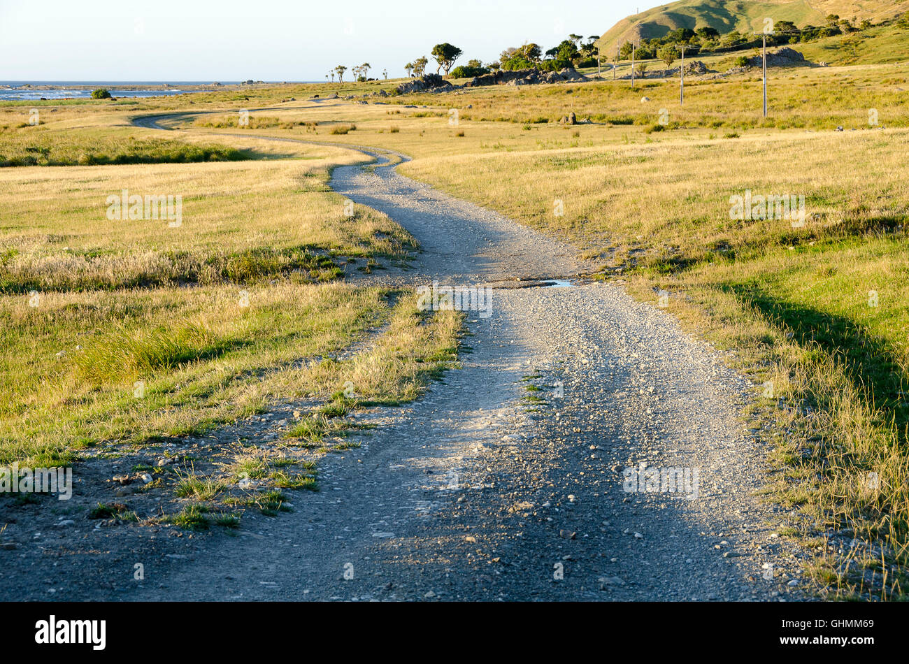 Kurvenreiche Schotterstraße, Glenburn, Wairarapa, Nordinsel, Neuseeland Stockfoto