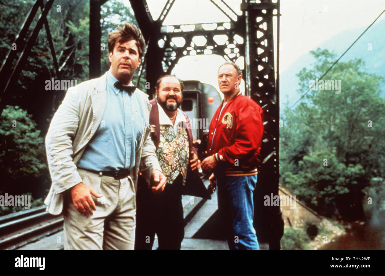 Der Harte Und der Zarte Der Erfahrene Cop Mac Problem Einen Neuen Partner Zugeteilt - Höhle Seit Einer Gehirnwäsche geistigen Verwirrten Ellis. Das un-Gleiche Duo Soll Eine Mysteriöse Mordserie Aufklären. Sterben Sie Spur Führt Zu Einem Angesehenen Poli-Tiker Mit Rechtsradikaler konzentrierte, der Durch Eine Filmrolle Mit Kompromittierendem Material Schwer Belastet Werden Könnte... Szene Mit Ellis (DAN AYKROYD), Gutterman (DOM DE LOUISE) Und Mac (GENE HACKMAN). Regie: Bob Clark aka. Loose Cannons Stockfoto