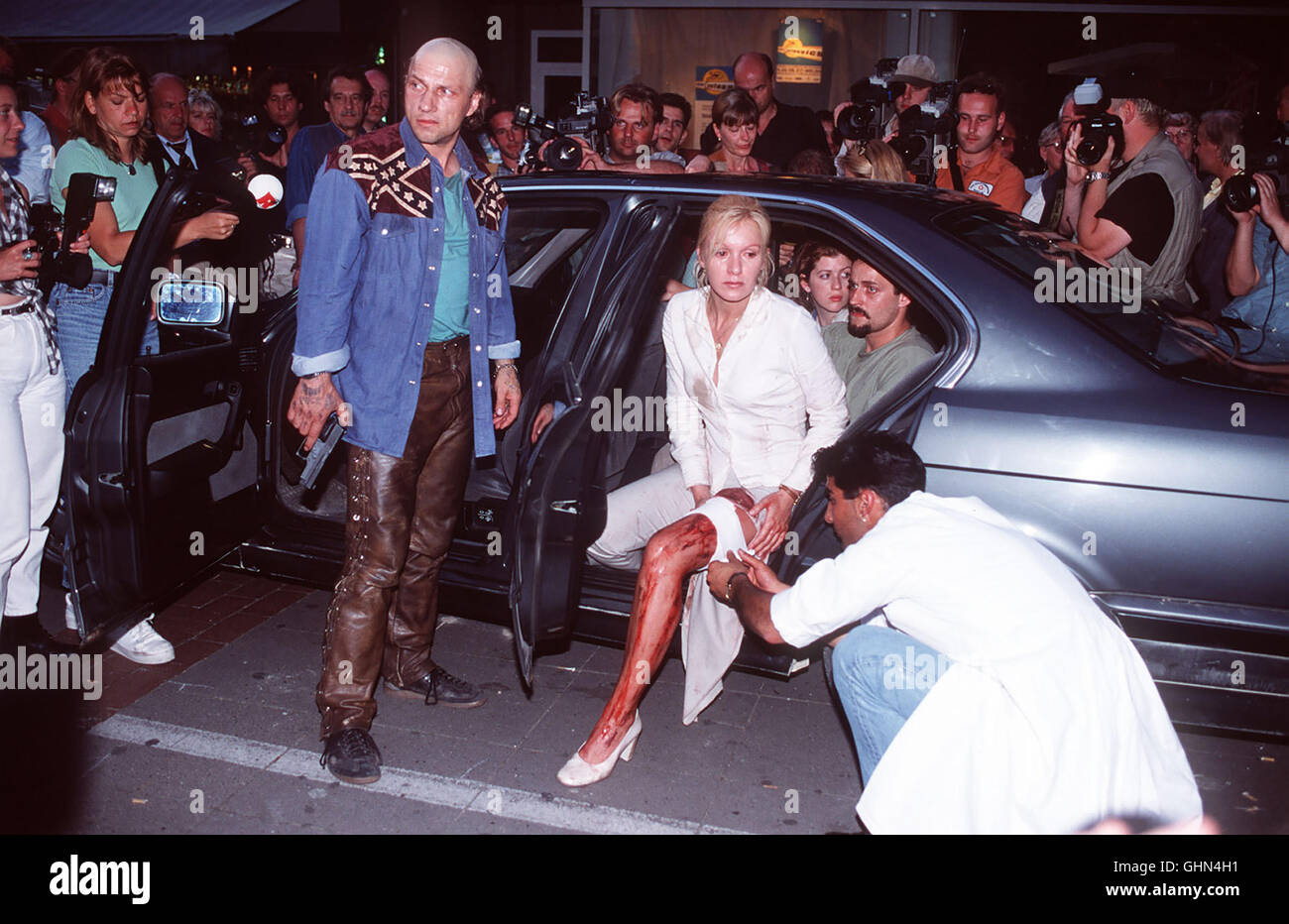 "Ein großes Ding" hielten Zwei Vorstadtganoven Einmal Im Leben Steuerschlitz - Eine Bank Ausrauben. Es Wird Ein großes Ding - Aber Anders, als Sie es Sich Dachten... Bild: KATJA FLINT (Anna Klages), FIONA COORS (Kirstin Bauer), RICHY MÜLLER (Hans Georg Pauler), Jürgen VOGEL (Ulrich Raffcyk) Regie: Bernd Schadewald Stockfoto