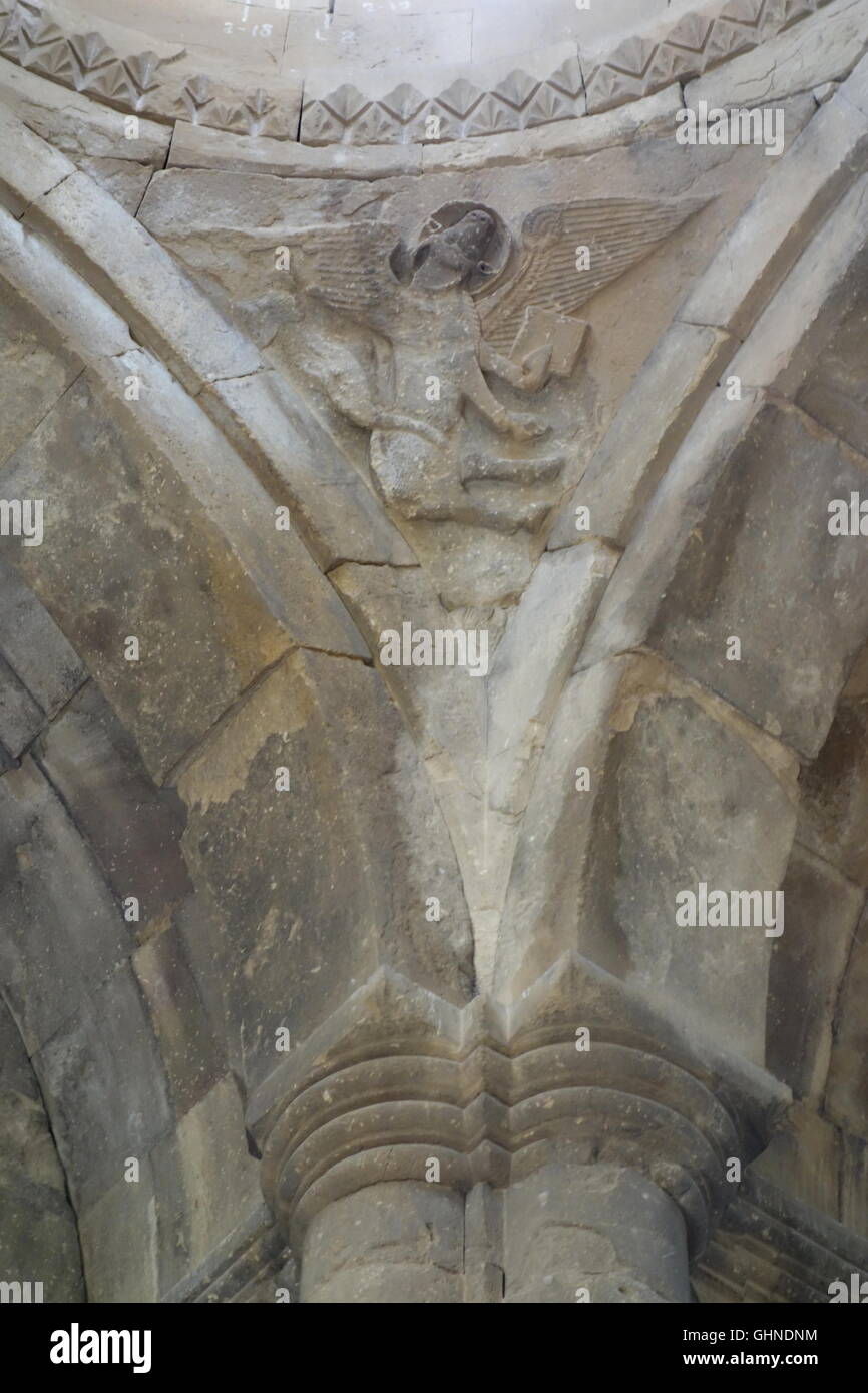 Areni Mutter Gottes Kirche 1321 S Armeniens geschnitzt Evangelist geschnitzt von Momik Luke mit Füßen von Ochsen und Flügel Stockfoto