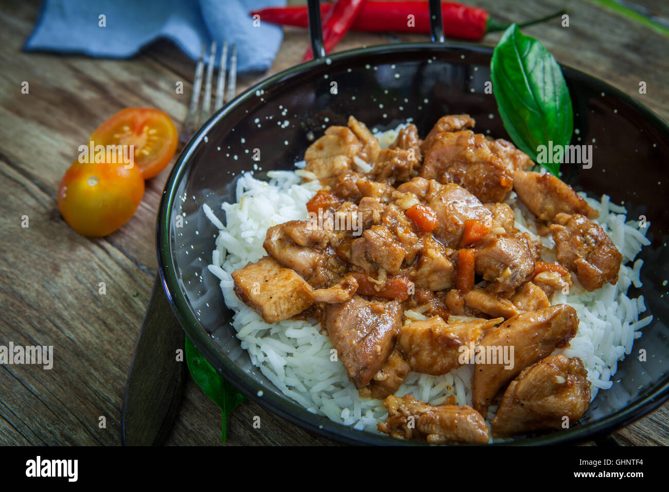 Hühnchen-Curry mit Basmati-Reis Topf Stockfoto