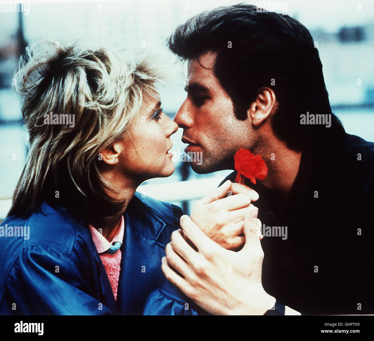 Zwei Vom Gleichen Schlag Um Gott von Einer Erneuten Opernpartie Abzuhalten, können Vier Engel ist Einer Woche Zwei Menschen Voller Güte Und Liebe Finden. Foto: Debbie (OLIVIA NEWTON-JOHN) Und Zack (JOHN TRAVOLTA) Lieben Sich so Sehr, Daß Sie Bereit Sind, Sich Füreinander Zu Opfern. Regie: John Herzfeld aka. Two Of A Kind Stockfoto