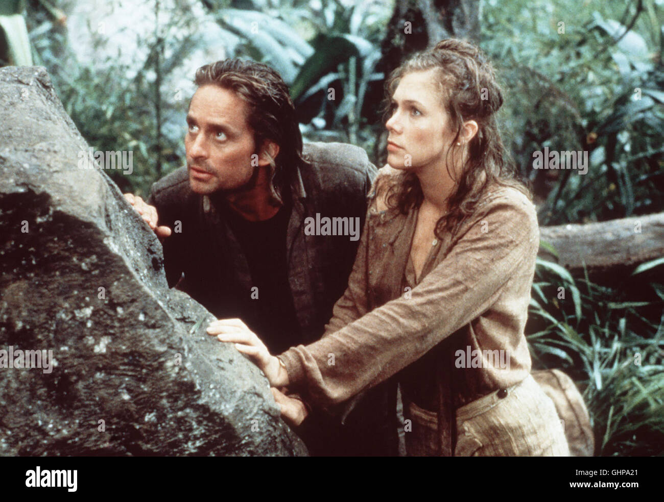 Romancing The Stone Auf der Suche Nach Ihrer Entführten Schwester Lernt sterben Schriftstellerin Joan Wilder (KATHLEEN TURNER) in Bogota Höhle Undurchsichtigen Jack Colton (MICHAEL DOUGLAS) Kennen, der Sie aus Einer Gefährlichen Situation Rettet. Regie: Robert Zemeckis aka. Romancing The Stone Stockfoto