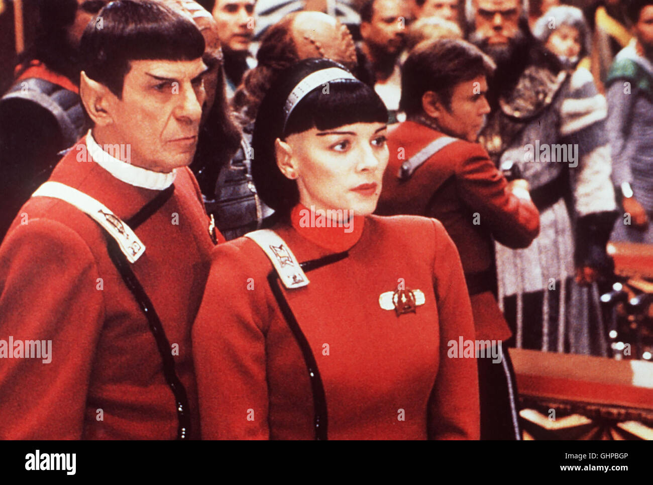 Star Trek VI: Das Unentdeckte Land-Nachdem Sie Den Klingonen-Kanzler Gorkon Ermordet Haben Sollen, Werden Captain Kirk Und Dr. McCoy Zu Lebenslanger Haft Auf Einem Eisplaneten Verurteilt. Spock Und die Crew der "Enterprise" Setzen Alles Daran, sterben Unterwerk Attentäter Zu Entlarven Und Einen Anschlag Auf Den Präsidenten der Förderation Zu Vereiteln. Foto: Spock (LEONARD NIMOY) Und Lt. Valeris (KIM CATTRALL). Regie: Nicholas Meyer aka. Star Trek VI: Das unentdeckte Land Stockfoto